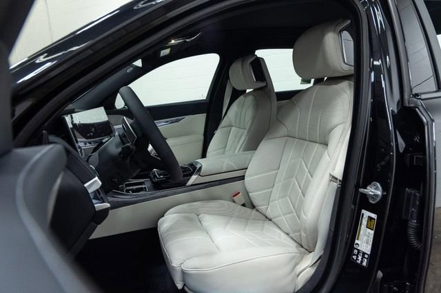 Used 2025 BMW 760i xDrive w/ Executive Package image 26