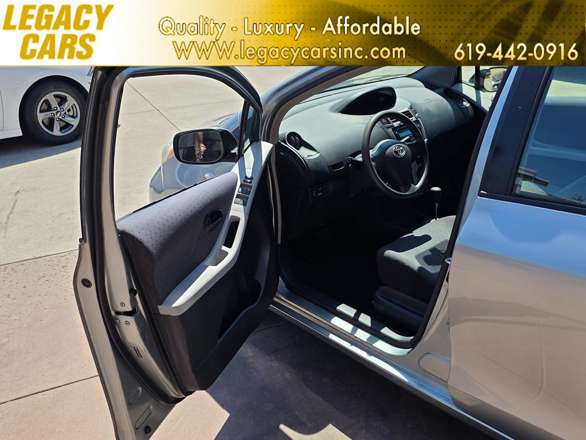 Used 2010 Toyota Yaris 4-Door Hatchback FWD image 46