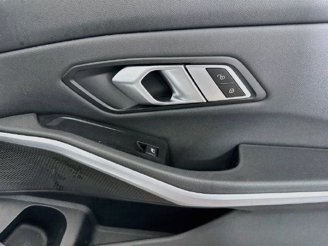 Used 2020 BMW 330i Sedan w/ Driving Assistance Package RWD image 30