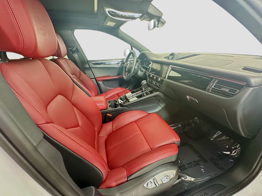 Certified 2026 Porsche Macan image 30