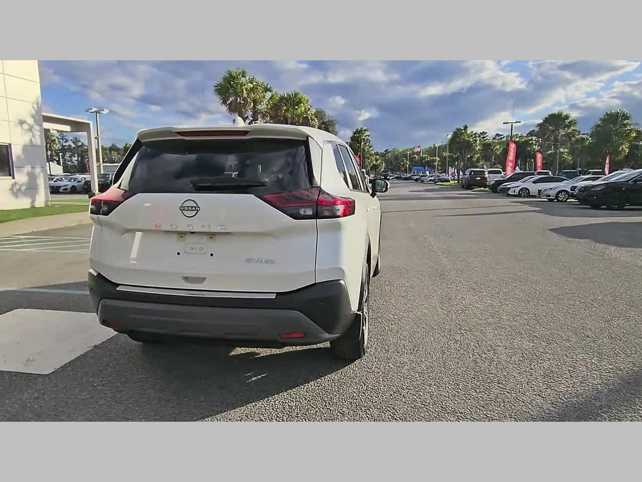 Used 2023 Nissan Rogue SV image 31