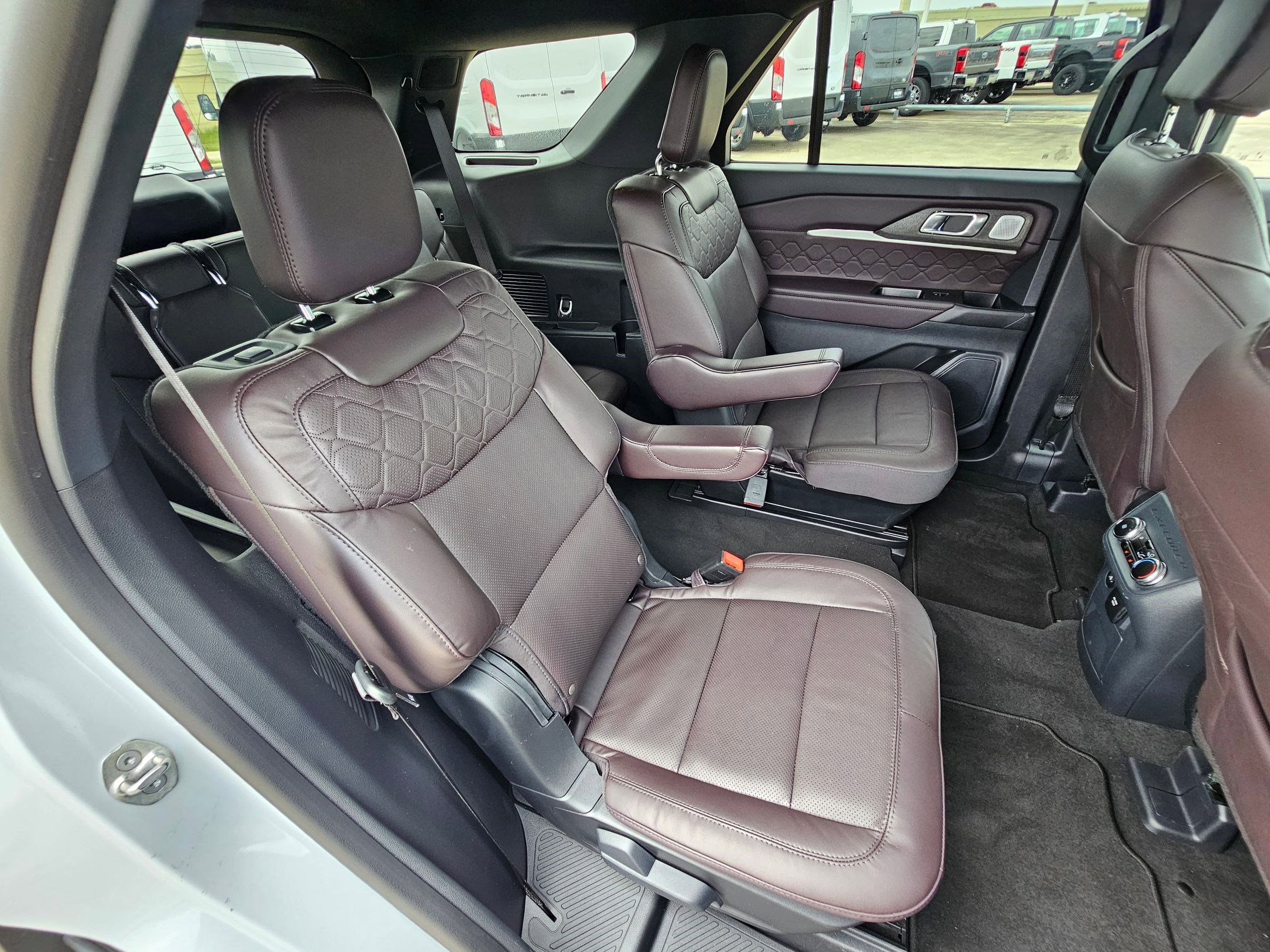 Used 2026 Ford Explorer Platinum w/ LUX Leather Package AWD/4WD image 30