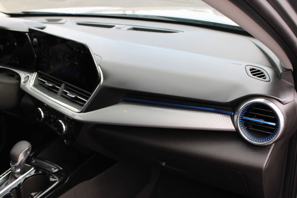 Used 2025 Chevrolet Trax LT image 27