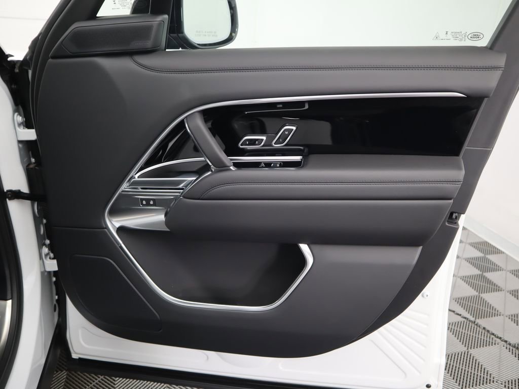 New 2025 Land Rover Range Rover SE image 26