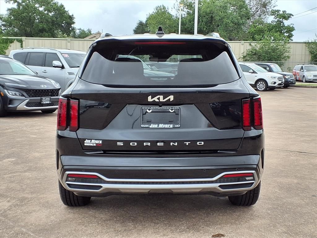 Certified 2022 Kia Sorento EX FWD image 8