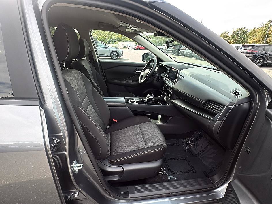 Certified 2025 Nissan Rogue SV AWD/4WD image 25