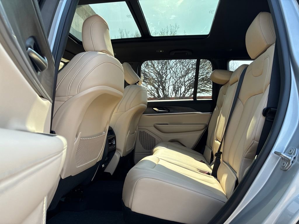 New 2025 Jeep Grand Cherokee Limited image 23