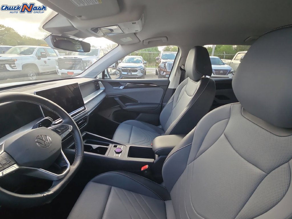 Used 2026 Volkswagen Tiguan SE AWD/4WD image 8