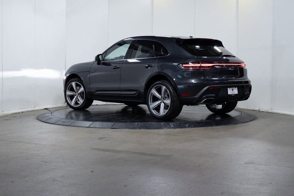 Certified 2025 Porsche Macan AWD/4WD image 3