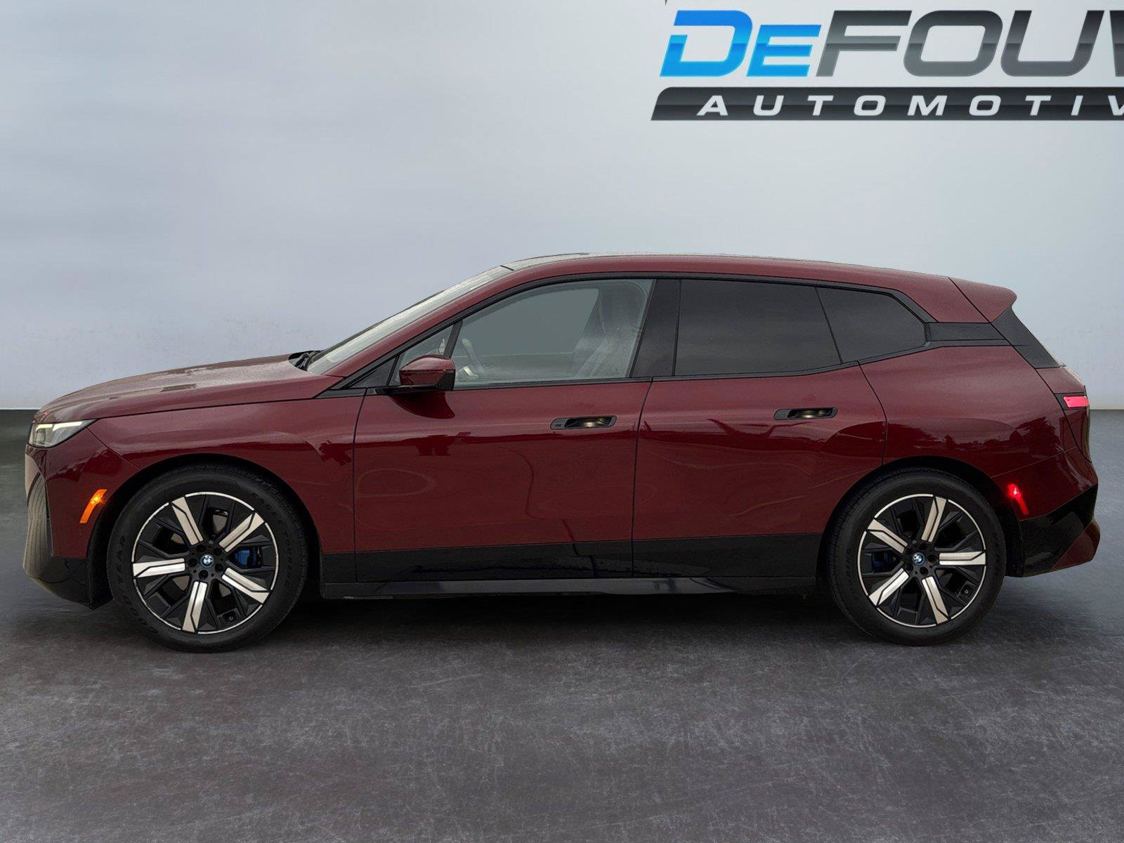Used 2023 BMW iX xDrive50 w/ Premium Package AWD/4WD image 6