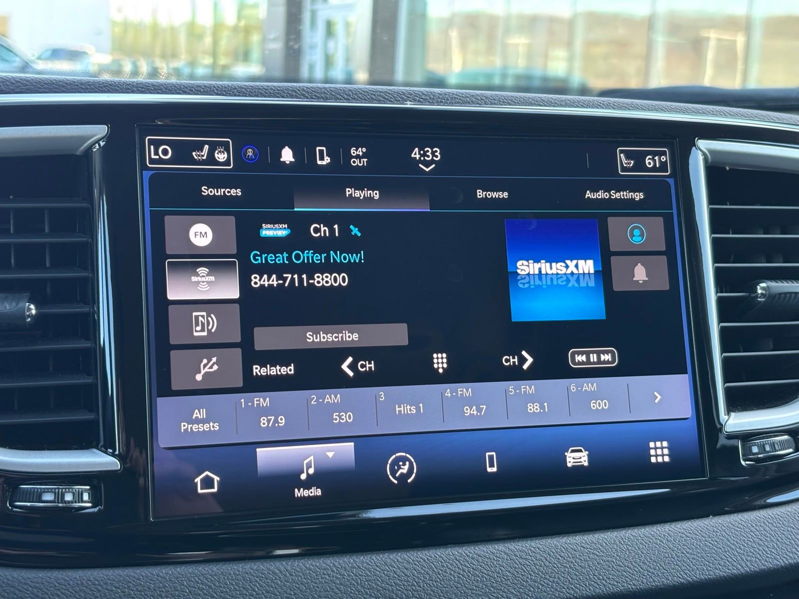 Used 2024 Chrysler Pacifica Touring-L image 27