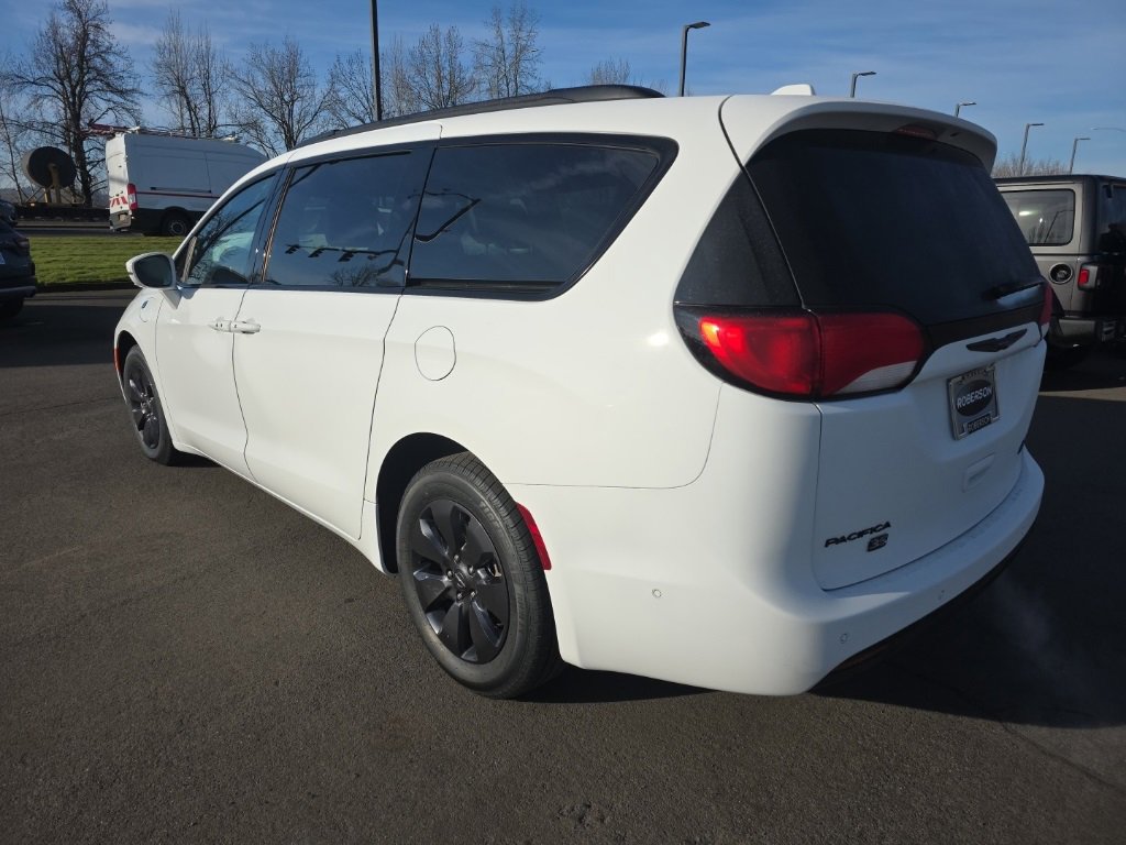 Certified 2020 Chrysler Pacifica Limited image 3