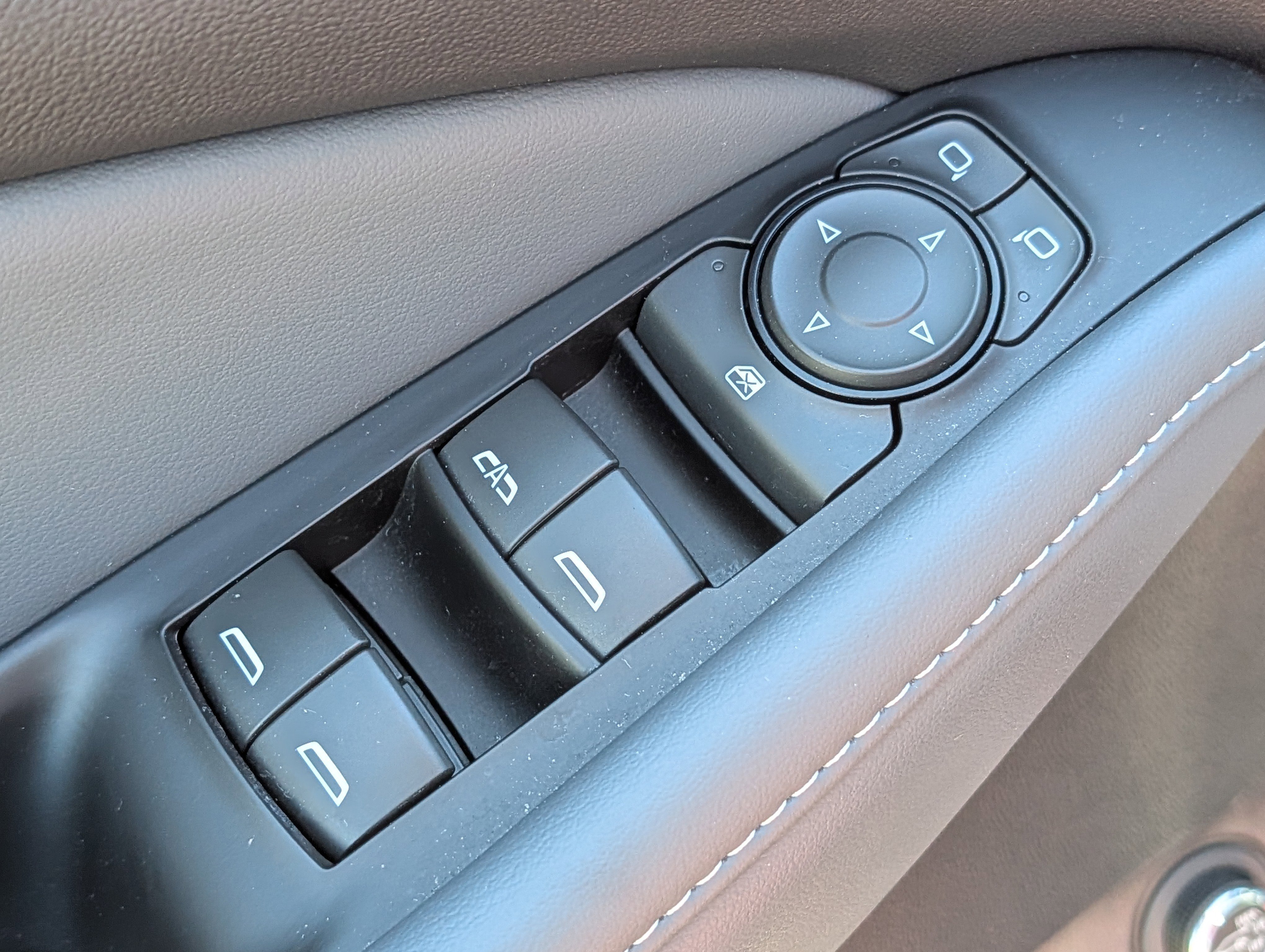 Used 2024 Buick Enclave Essence w/ Trailering Package, 5000 lbs. AWD/4WD image 18