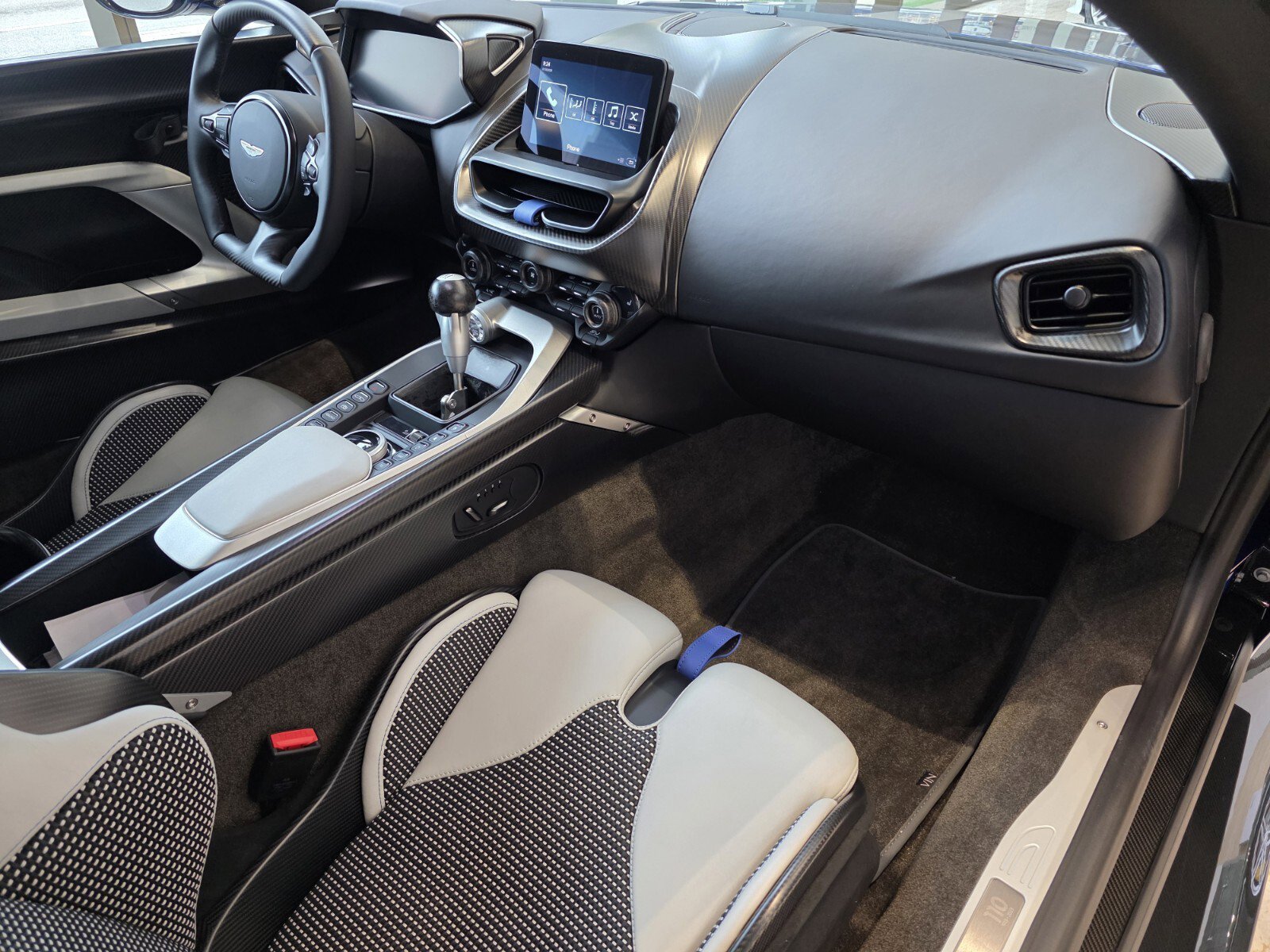 Used 2024 Aston Martin Valour Coupe image 20