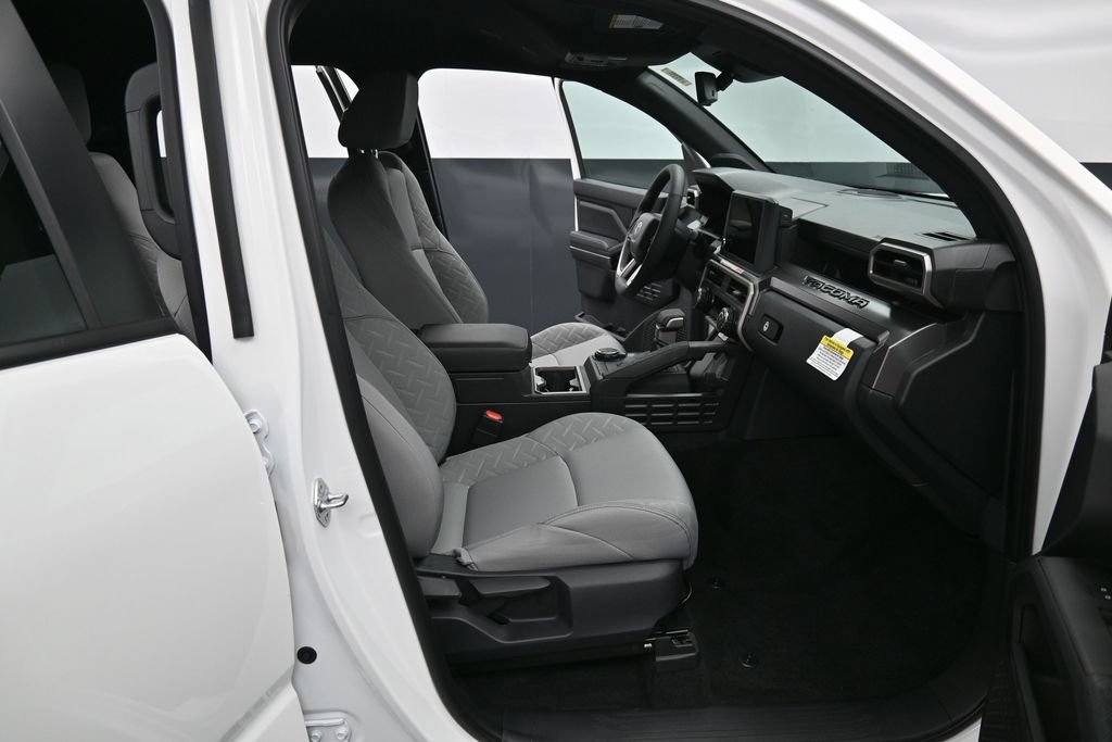 Used 2026 Toyota Tacoma SR5 AWD/4WD image 32