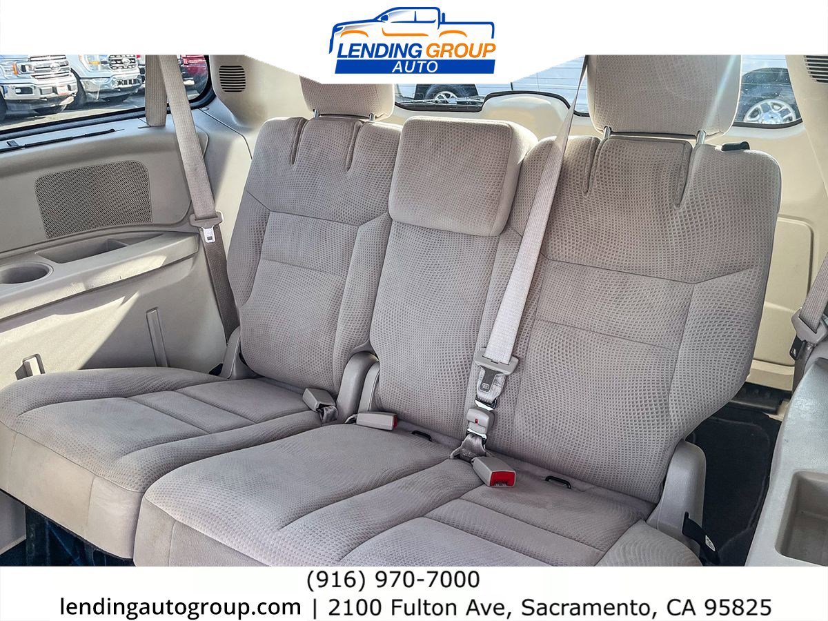 Used 2016 Chrysler Town & Country Touring image 17