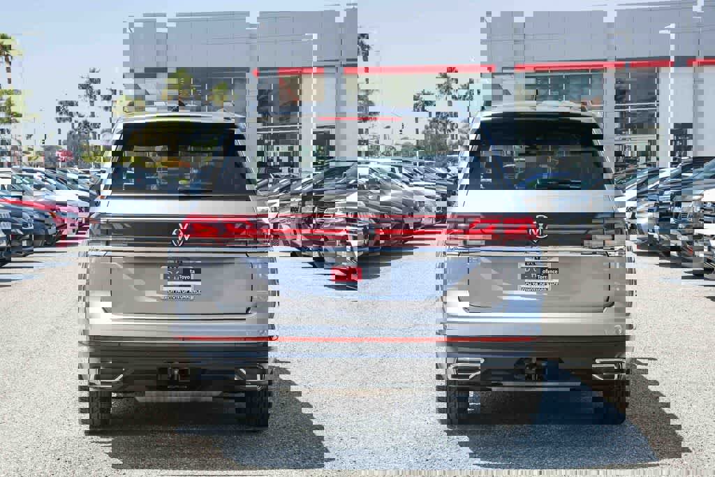 Used 2024 Volkswagen Atlas SE FWD image 8