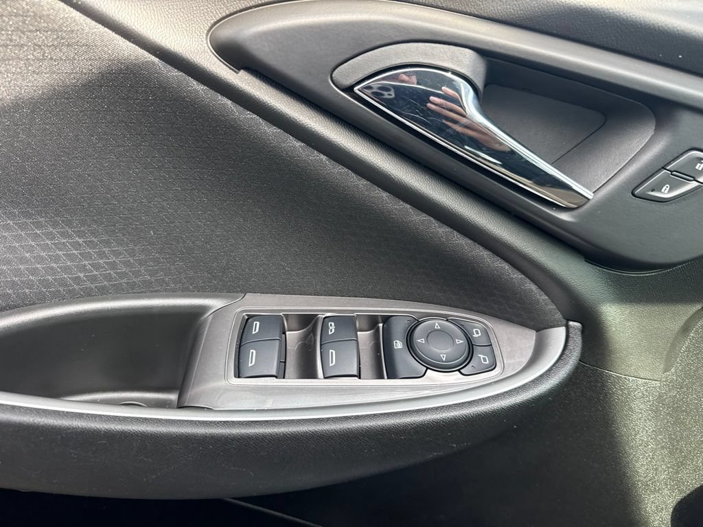 Used 2025 Chevrolet Malibu LT FWD image 11
