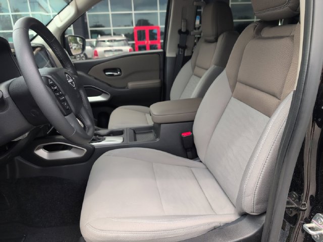 Used 2024 Nissan Frontier SV RWD image 14