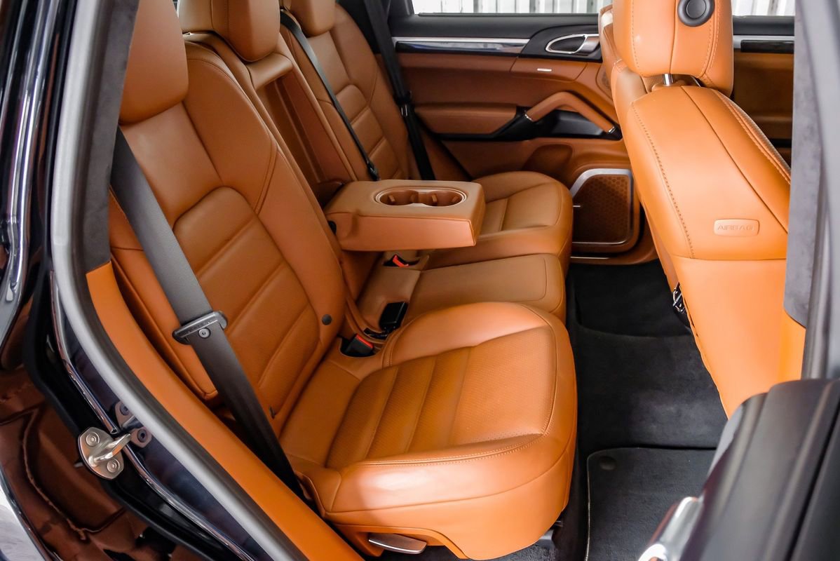 Used 2018 Porsche Cayenne Turbo image 32