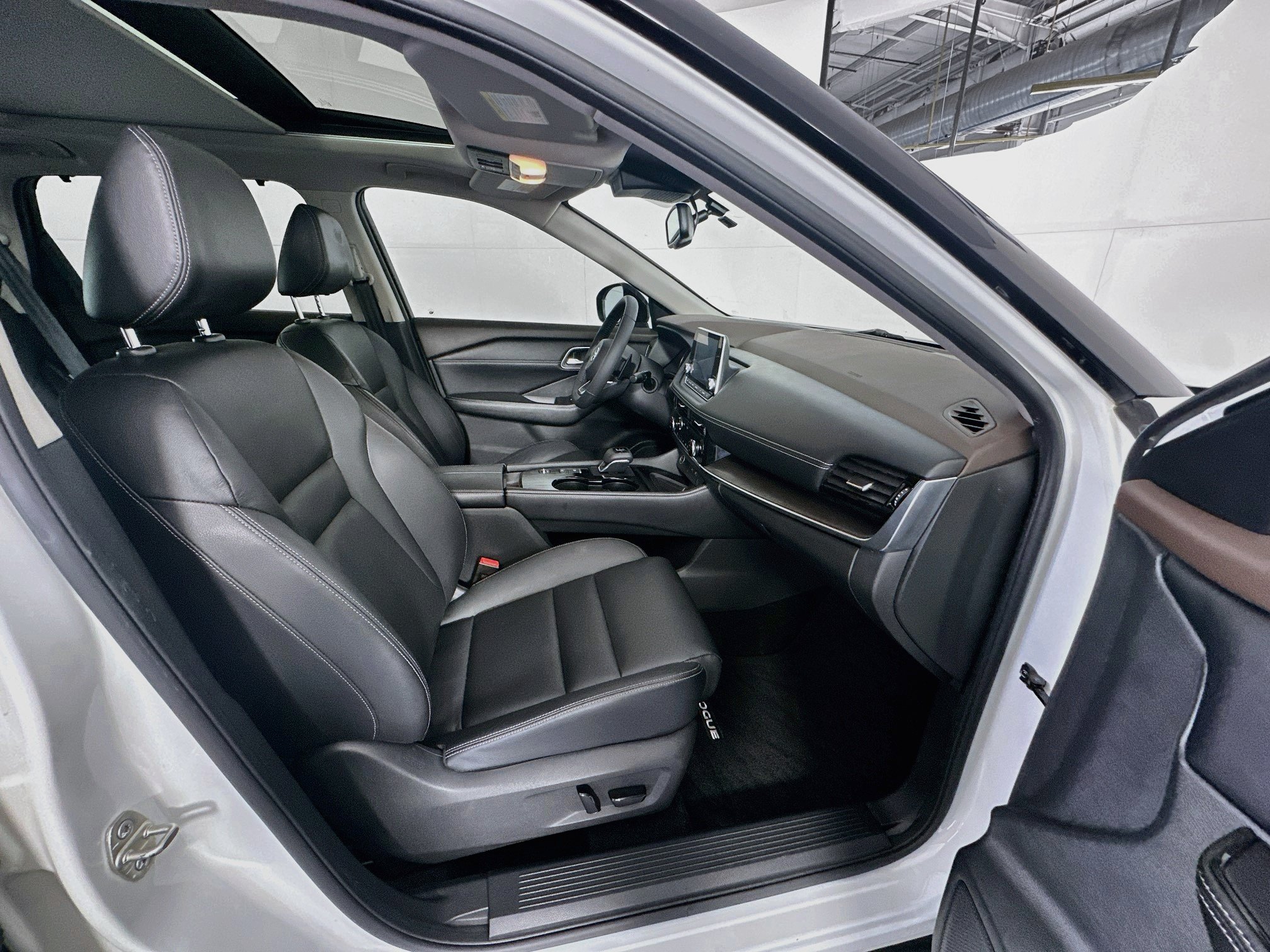 Used 2021 Nissan Rogue SL FWD image 32