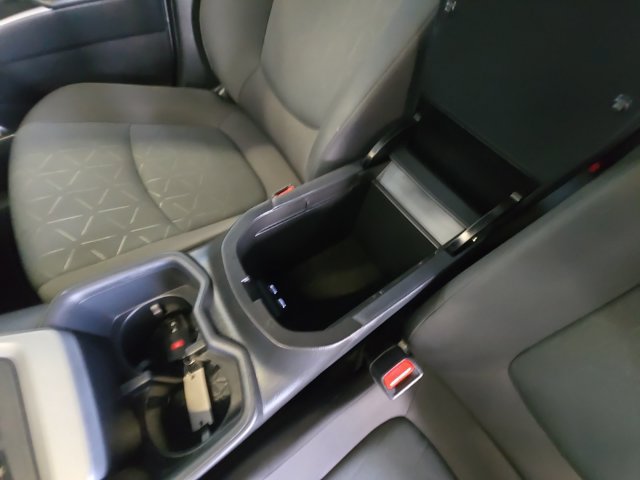 Used 2025 Toyota RAV4 XLE AWD/4WD image 27