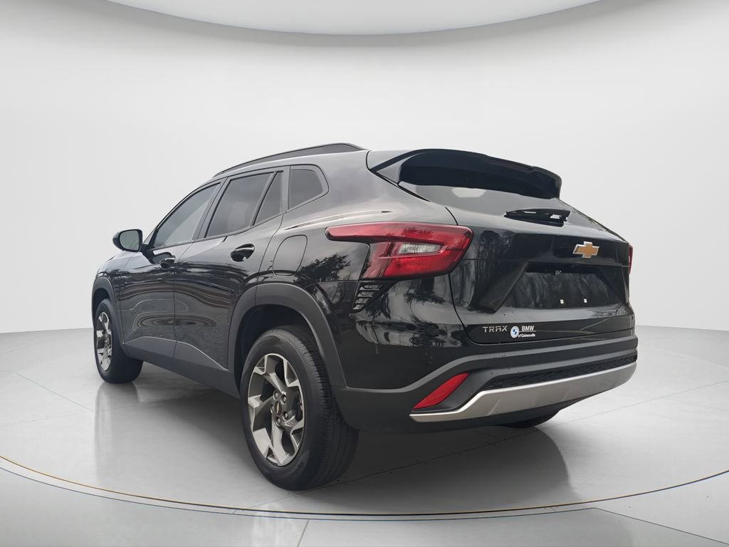 Used 2025 Chevrolet Trax LT w/ LT Convenience Package image 7