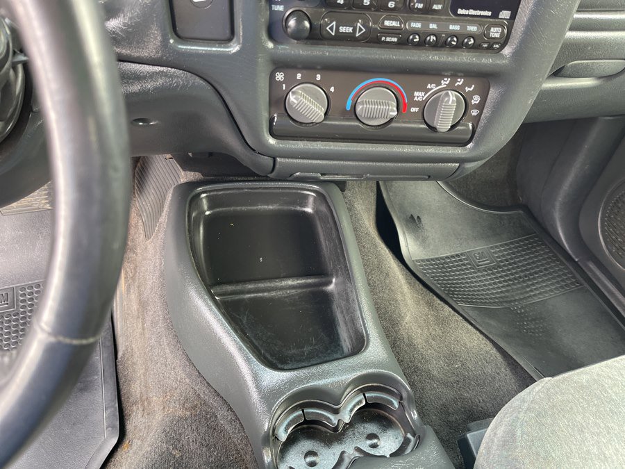 Used 2002 Chevrolet S10 Pickup LS w/ LS Preferred Equipment Group AWD/4WD image 10