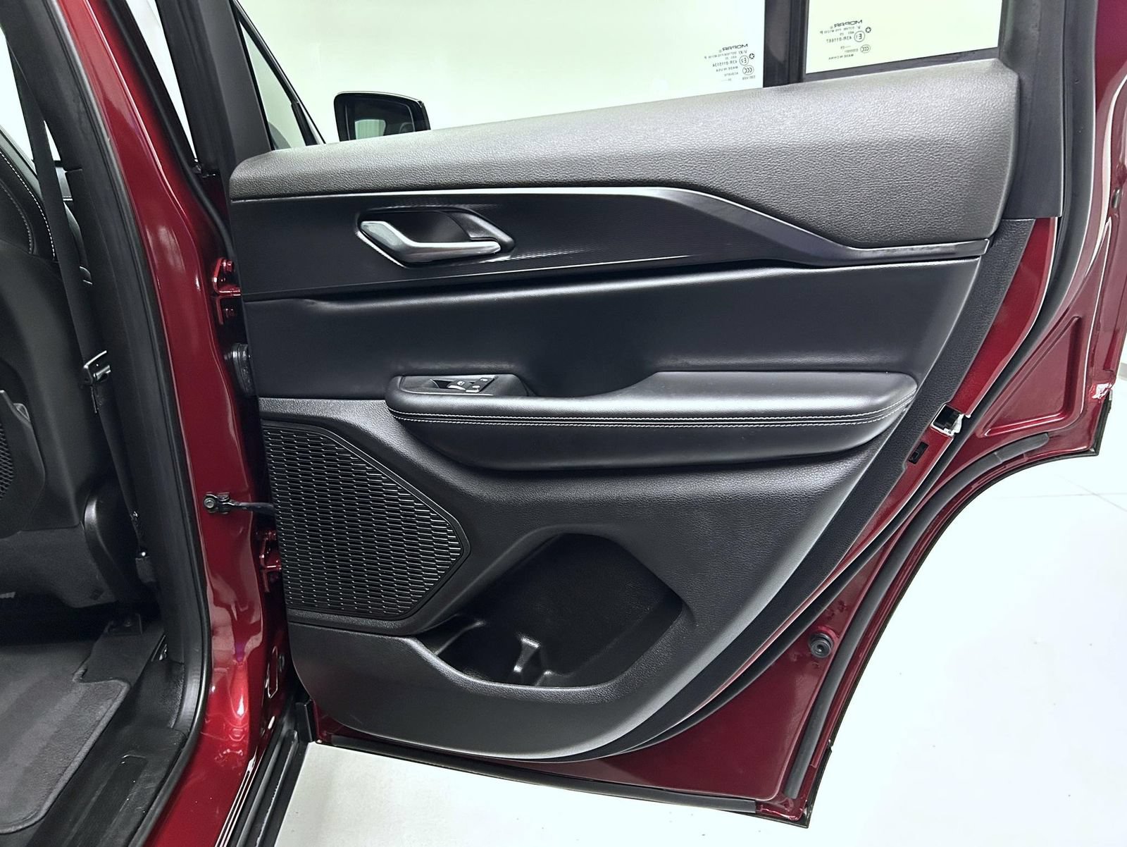 New 2025 Jeep Grand Cherokee Altitude AWD/4WD image 17