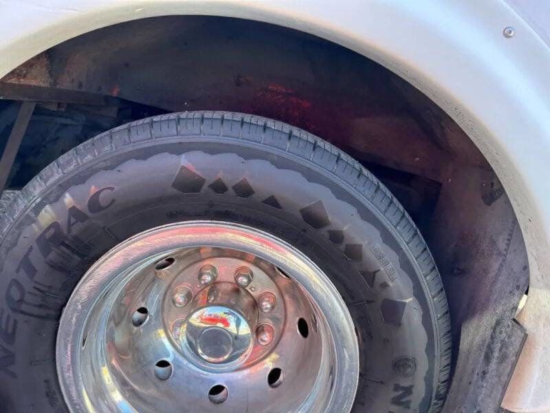 Used 2006 Ford E-350 and Econoline 350 Super Duty RWD image 25