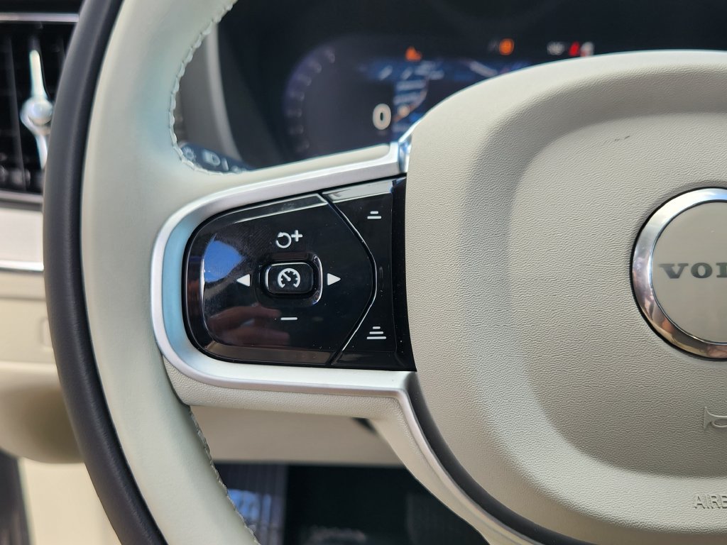 New 2026 Volvo XC60 B5 Ultra w/ Climate Package AWD/4WD image 17