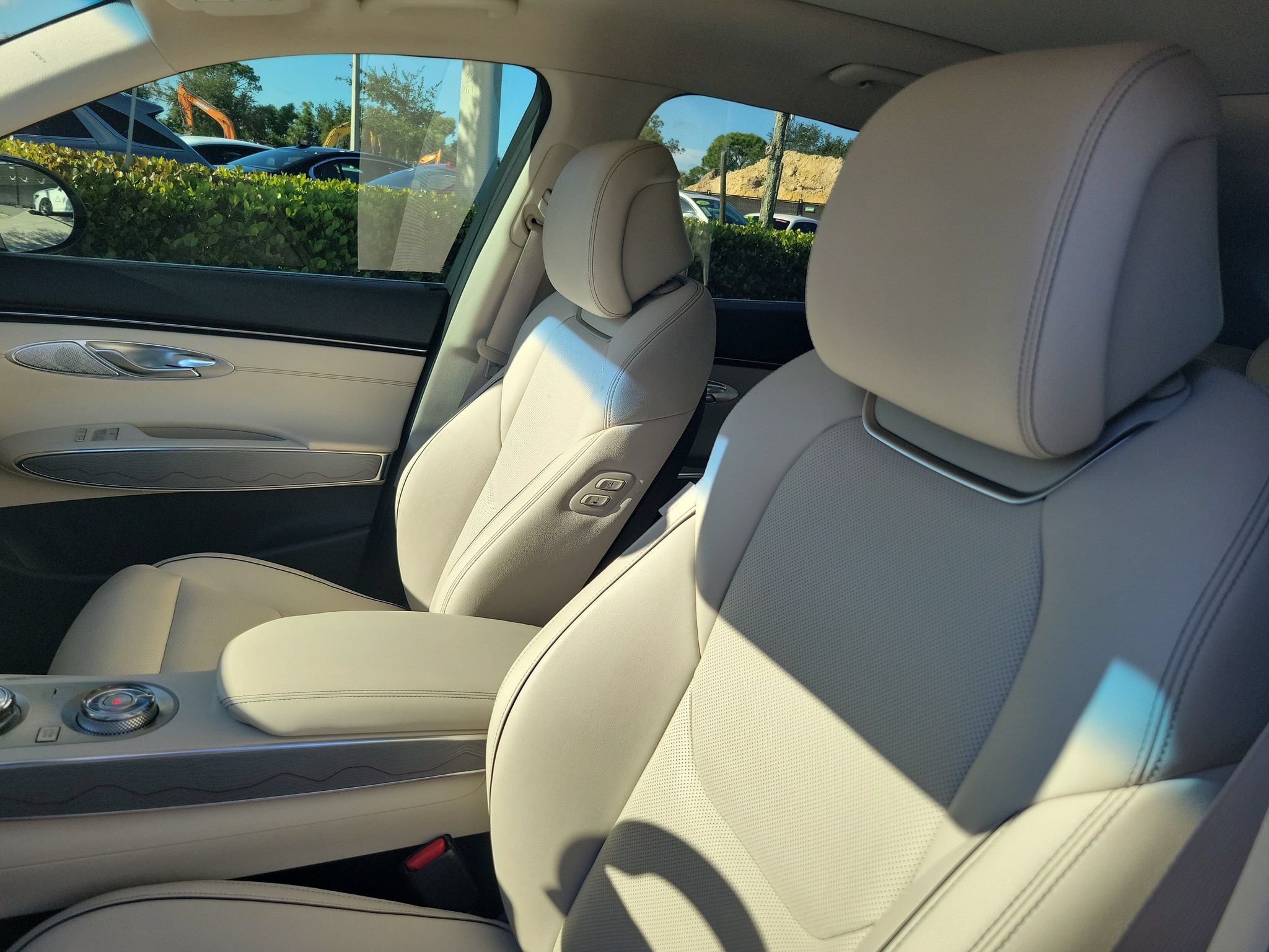 Certified 2025 Genesis GV70 2.5T w/ Advanced Package AWD/4WD image 18