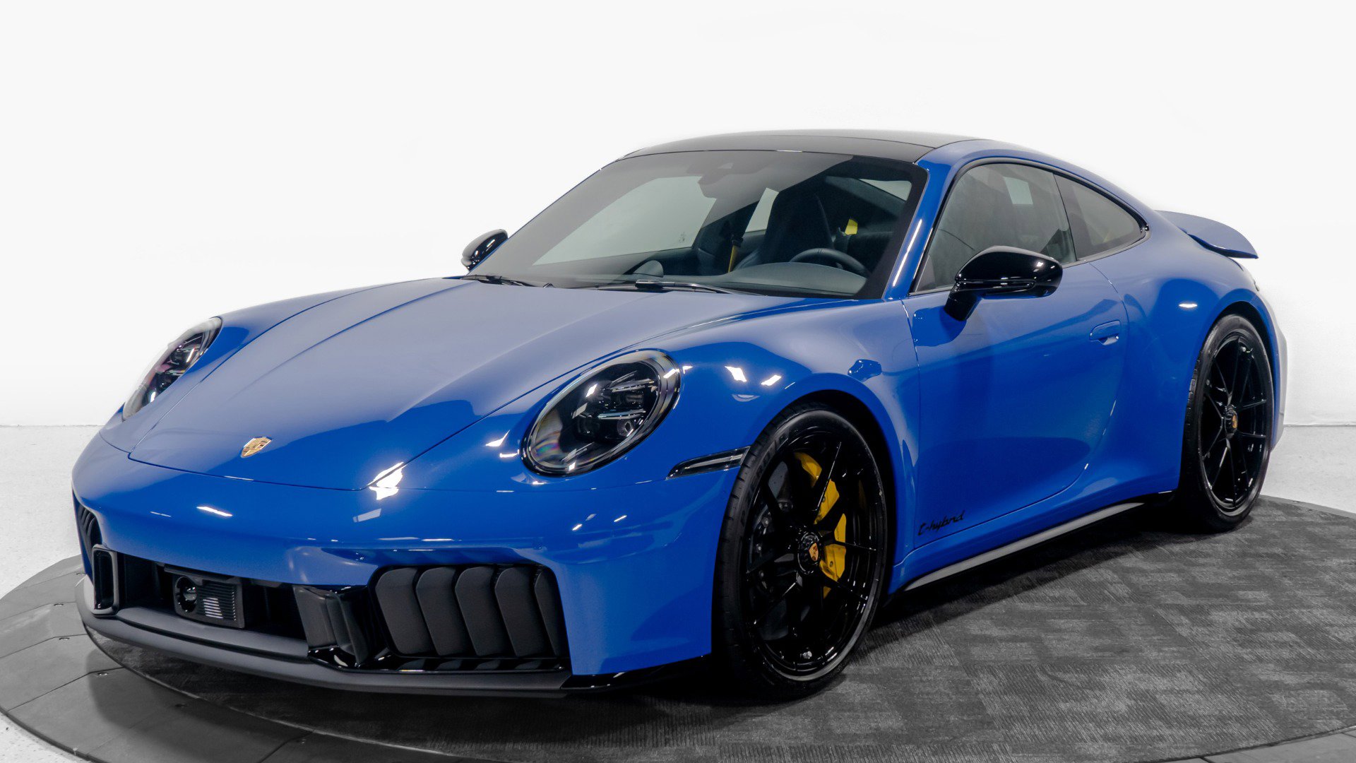 Used 2026 Porsche 911 Carrera GTS image 3