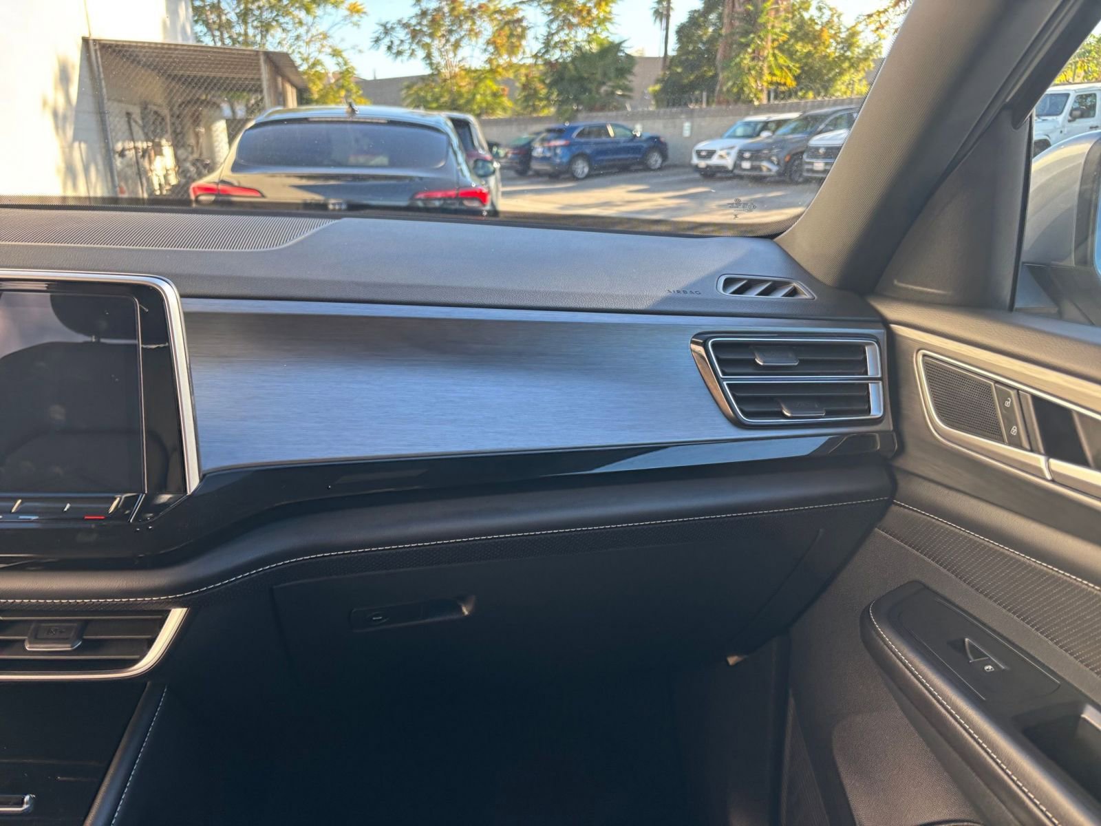 Used 2025 Volkswagen Atlas Cross Sport SE image 35