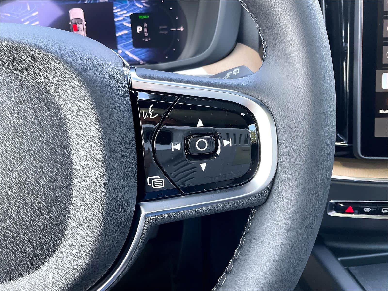 New 2027 Volvo XC60 T8 Plus AWD/4WD image 18