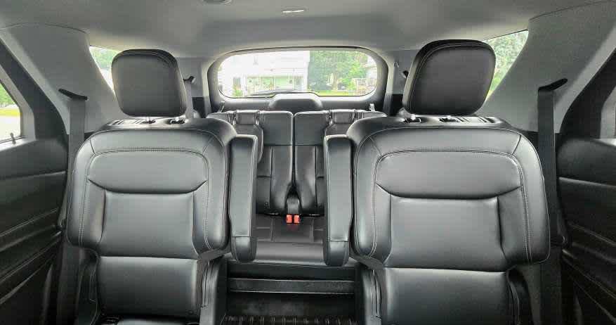 Used 2023 Ford Explorer XLT w/ Equipment Group 202A AWD/4WD image 9