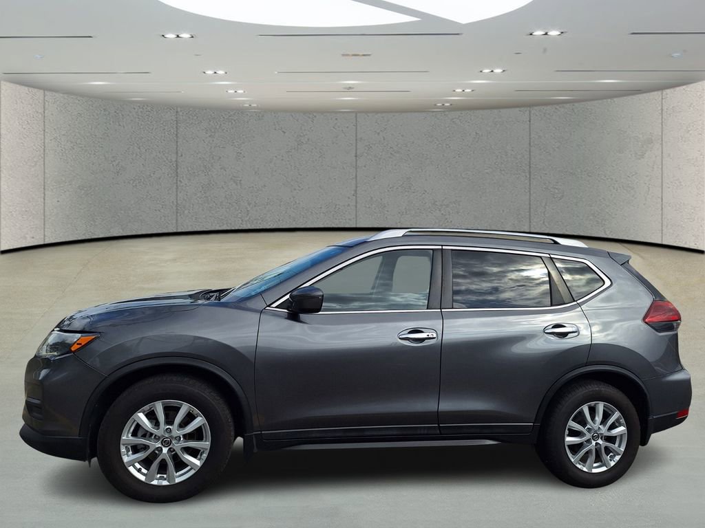 Used 2018 Nissan Rogue SV image 2