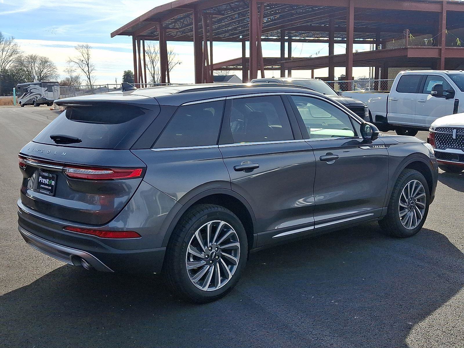 New 2025 Lincoln Corsair Reserve image 3