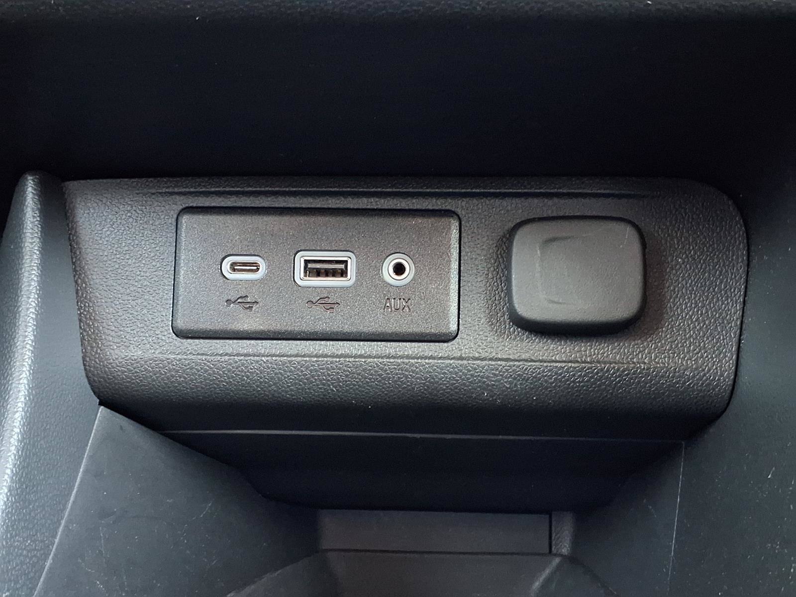Used 2023 Buick Encore GX Preferred w/ Cold Weather Comfort Package AWD/4WD image 9