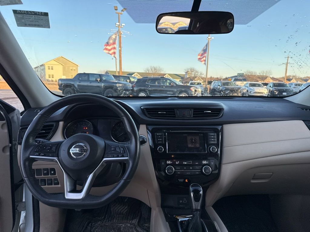Used 2018 Nissan Rogue SV image 31