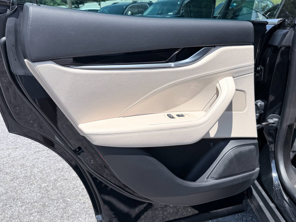 Used 2018 Maserati Levante AWD/4WD image 33