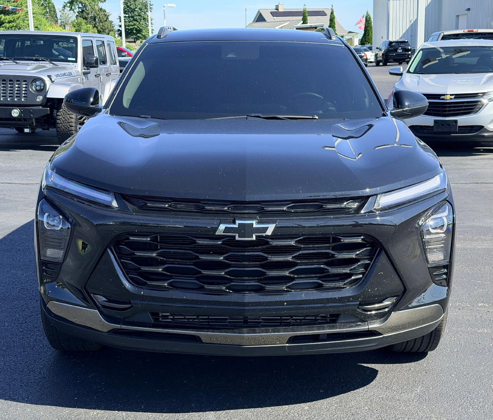Used 2025 Chevrolet Trax ACTIV w/ Driver Confidence Package FWD image 2