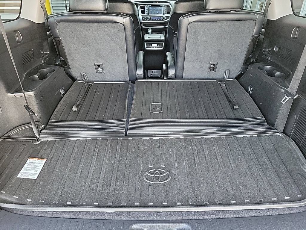 Used 2017 Toyota Highlander SE AWD/4WD image 19