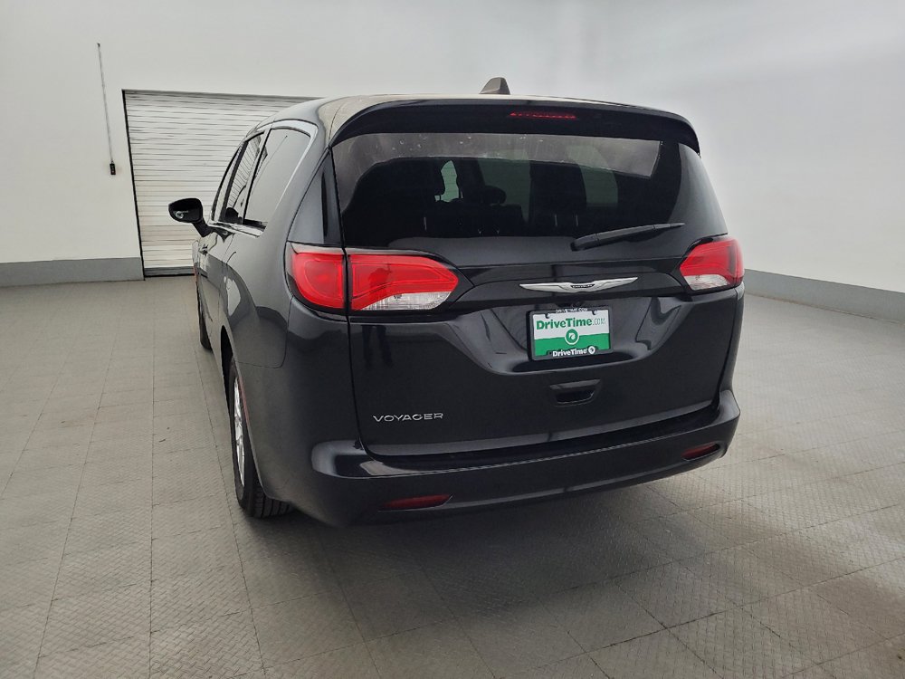 Used 2023 Chrysler Voyager LX FWD image 6