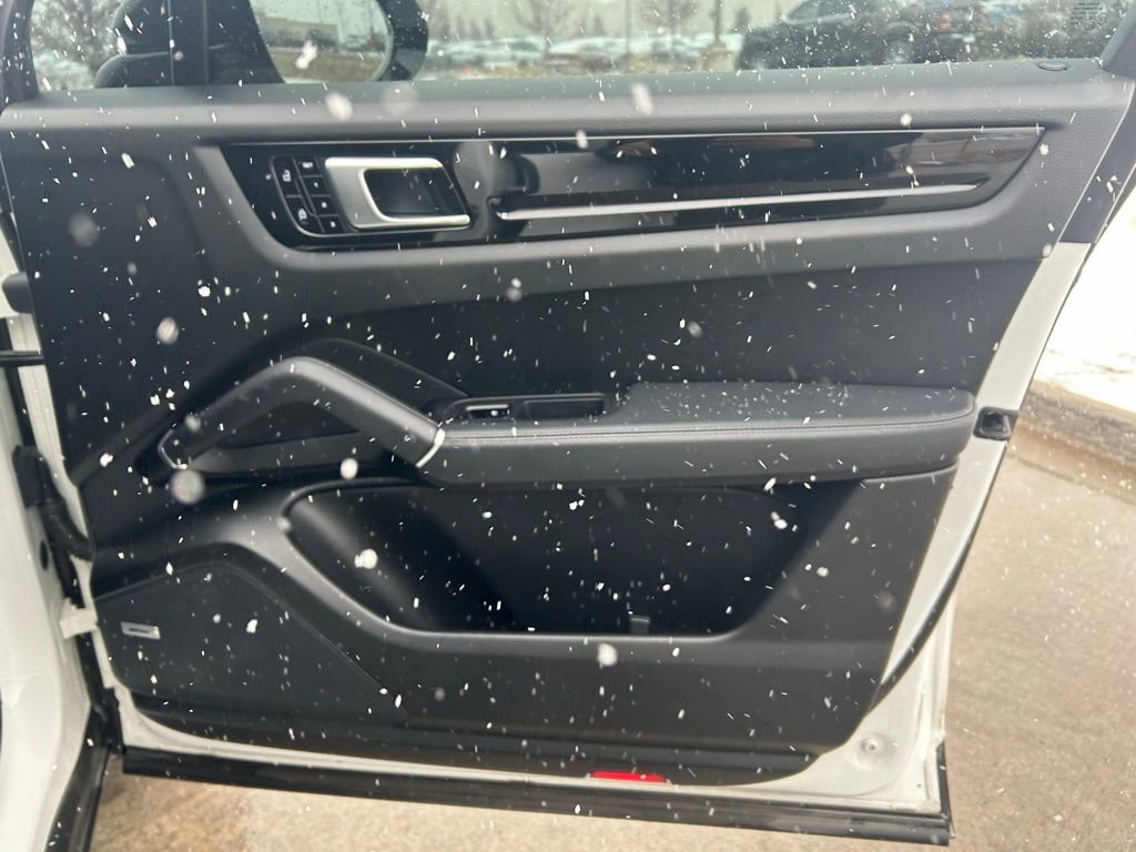 Used 2021 Porsche Cayenne E-Hybrid image 30