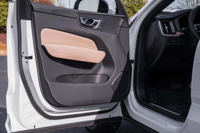 New 2026 Volvo XC60 B5 Plus w/ Protection Package Premier image 40
