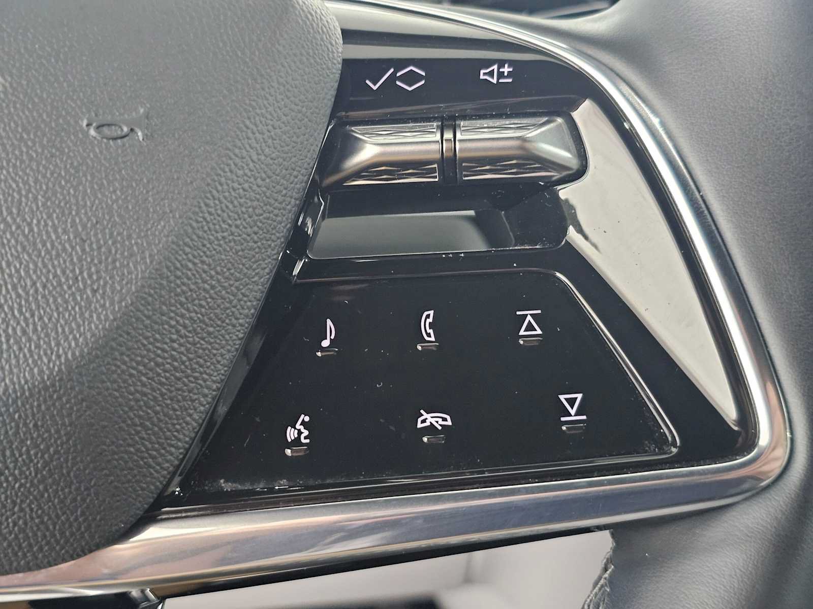 Used 2025 Cadillac Lyriq Luxury AWD/4WD image 30