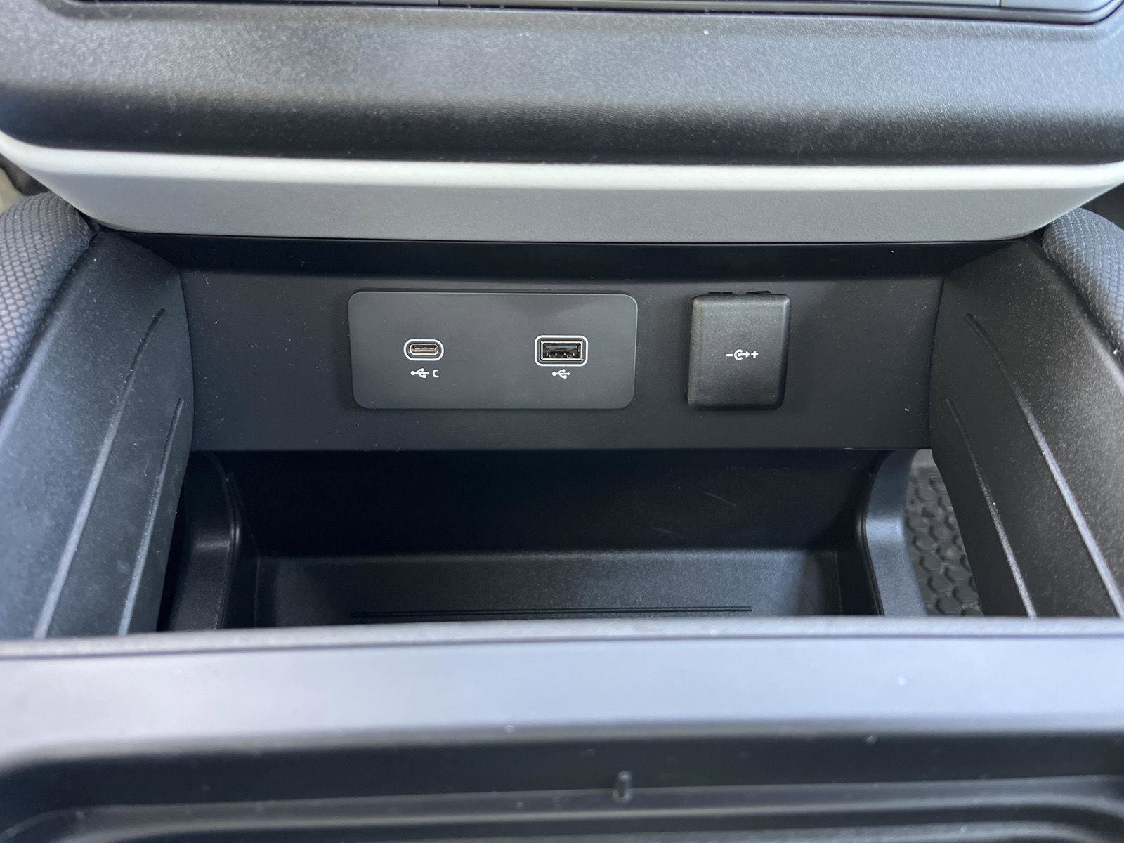 Used 2023 Land Rover Defender 110 X-Dynamic SE image 20