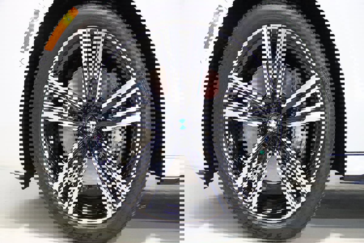 Used 2023 BMW 760i xDrive image 92