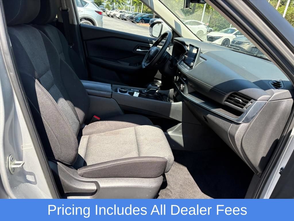Used 2025 Nissan Rogue SV AWD/4WD image 18